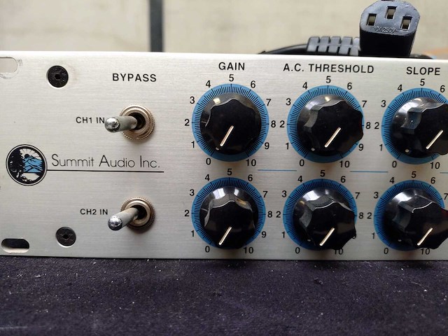 Summit audio - dcl-200 - audio compressor - afbeelding 2 van  4
