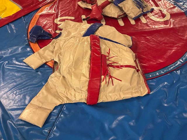 Sumotapijt met pakken - afbeelding 2 van  4