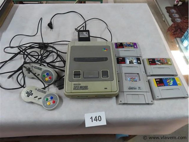 Super nintendo met attributen - afbeelding 1 van  4