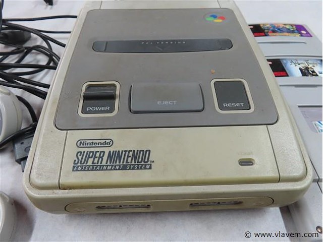 Super nintendo met attributen - afbeelding 2 van  4