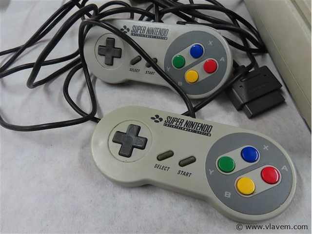 Super nintendo met attributen - afbeelding 3 van  4