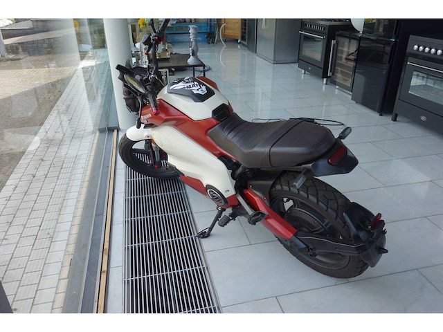 Super soco - streethunter - tsb - e-scooter - afbeelding 2 van  8