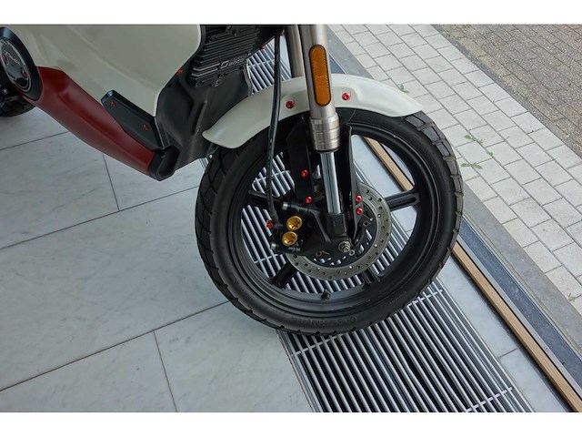 Super soco - streethunter - tsb - e-scooter - afbeelding 3 van  8