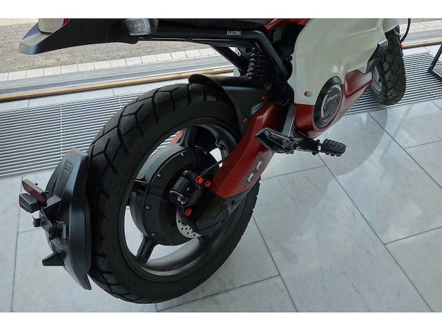 Super soco - streethunter - tsb - e-scooter - afbeelding 4 van  8
