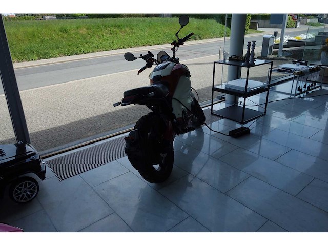 Super soco - streethunter - tsb - e-scooter - afbeelding 7 van  8