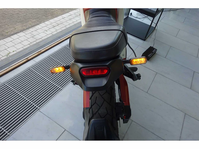 Super soco - streethunter - tsb - e-scooter - afbeelding 6 van  8