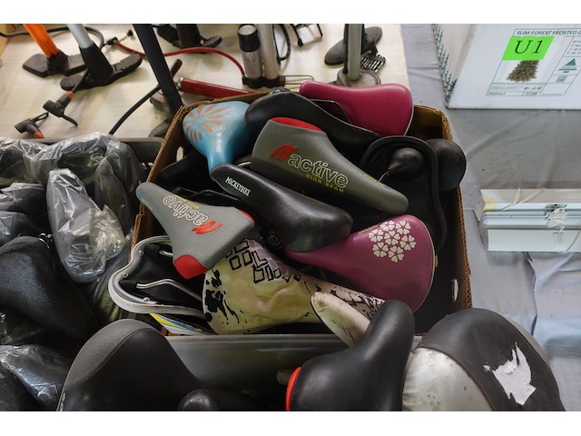 Supergrote partij fietsgerief - afbeelding 14 van  40