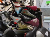 Supergrote partij fietsgerief - afbeelding 14 van  40