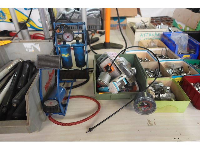 Supergrote partij fietsgerief - afbeelding 32 van  40