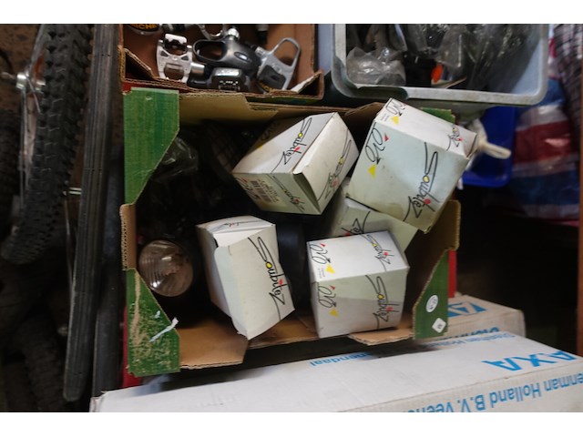 Supergrote partij fietsgerief - afbeelding 36 van  40