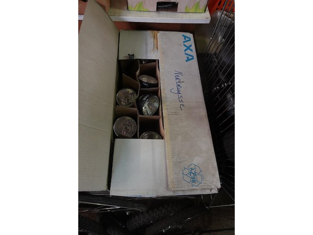 Supergrote partij fietsgerief - afbeelding 38 van  40