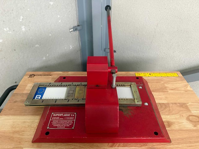 Superplaque nummerplaten ponsmachine - afbeelding 11 van  15