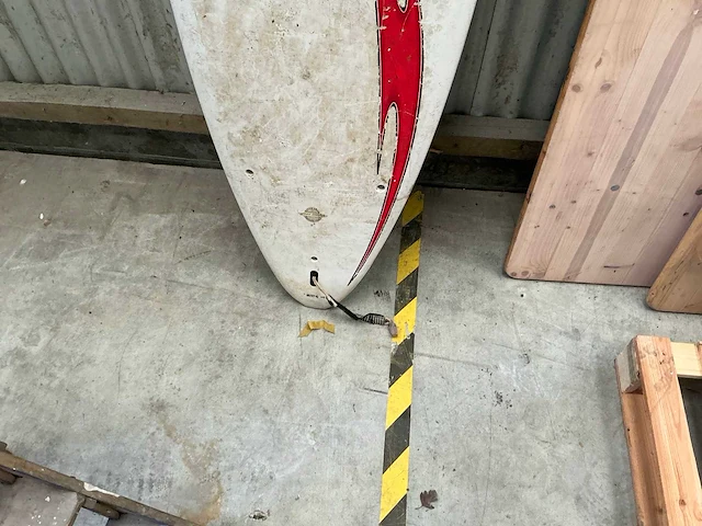 Surfplank en cobra-windsurfplank met zeil - afbeelding 4 van  16