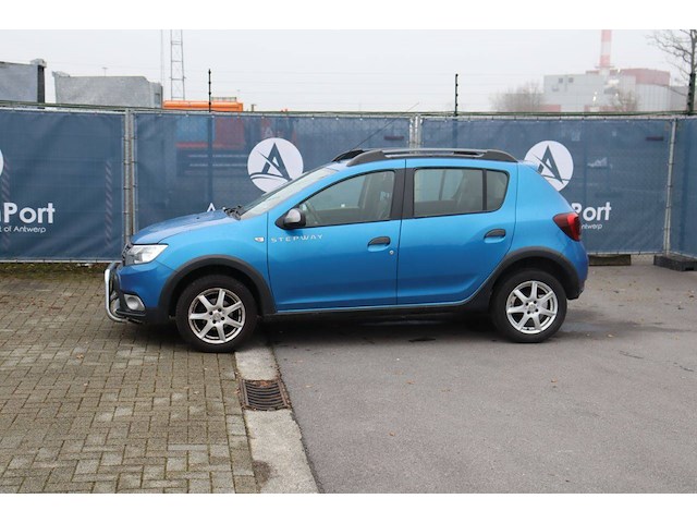 Suv dacia sandero benzine 90pk 2017 (marge) - afbeelding 1 van  1