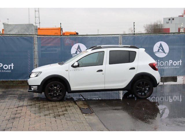 Suv dacia sandero stepway benzine 90pk 2014 (marge) - afbeelding 1 van  1