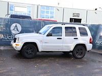 Suv jeep liberty benzine 212pk 2004 (marge)
