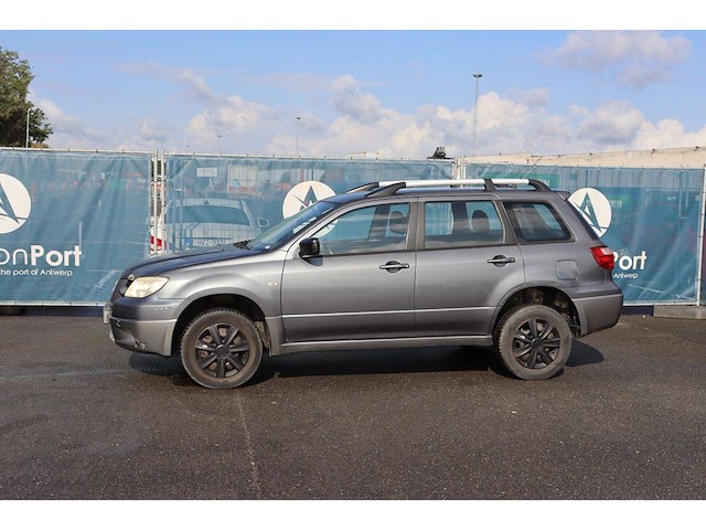 Suv mitsubishi outlander benzine 136pk 2006 (marge) - afbeelding 1 van  1