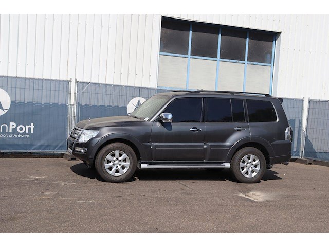 Suv mitsubishi pajero benzine 2015 - afbeelding 1 van  1