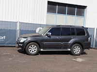 Suv mitsubishi pajero benzine 2015