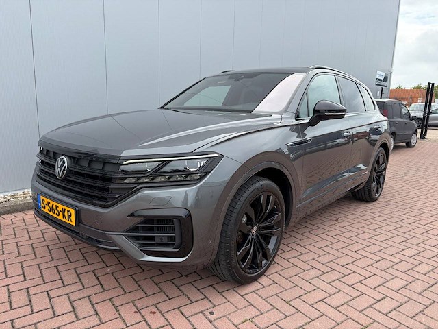 Suv volkswagen touareg r 3.0 tsi 4motion r0line e-hybride 462pk 2020 - afbeelding 1 van  1
