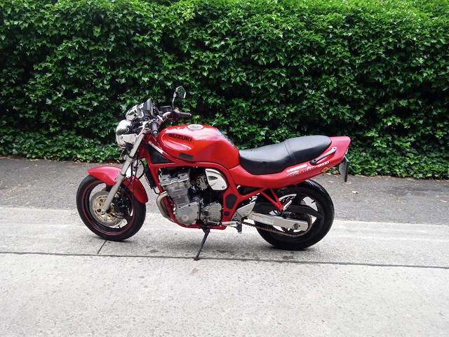 Suzuki - bandit - motorfiets - afbeelding 1 van  8