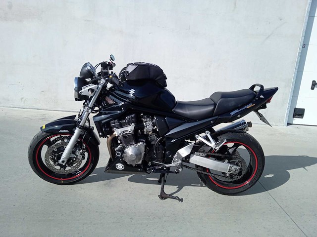 Suzuki - bandit 1200 - motorfiets - afbeelding 1 van  1