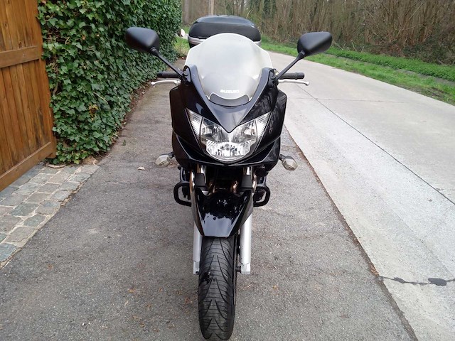 Suzuki - bandit gsf 650 - motorfiets - afbeelding 2 van  8