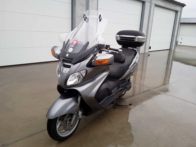 Suzuki - burgman 650 - motorfiets - afbeelding 10 van  10