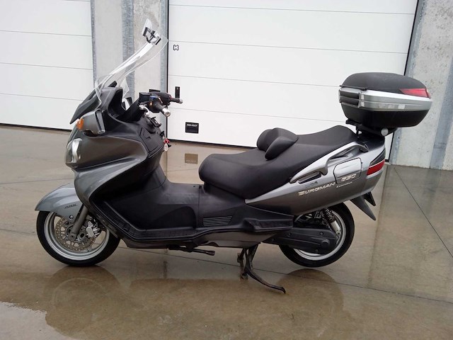 Suzuki - burgman 650 - motorfiets - afbeelding 1 van  10