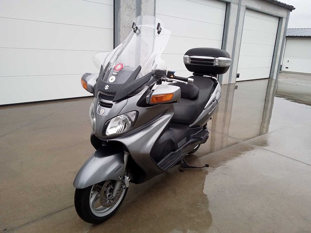 Suzuki - burgman 650 - motorfiets - afbeelding 10 van  10