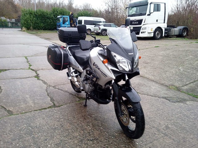 Suzuki - dl 1000 - motorfiets - afbeelding 4 van  8