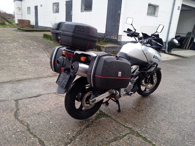 Suzuki - dl 1000 - motorfiets - afbeelding 4 van  7