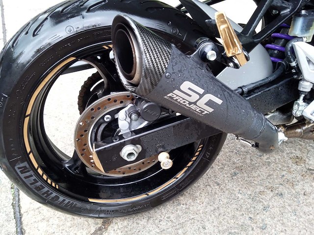 Suzuki - gsr750 - motorfiets - afbeelding 6 van  10