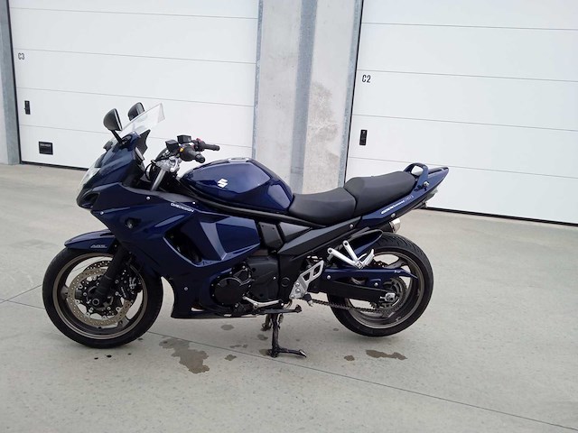 Suzuki - gsx 1250 f bandit - motorfiets - afbeelding 1 van  10