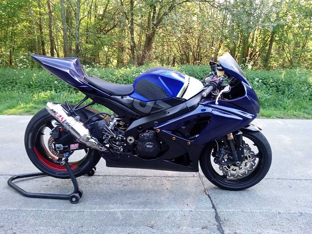 Suzuki - gsx r 1000 - motorfiets - afbeelding 3 van  10