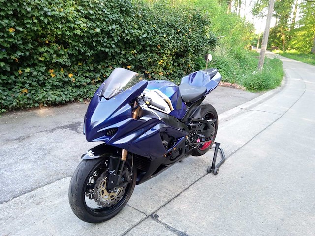 Suzuki - gsx r 1000 - motorfiets - afbeelding 8 van  10