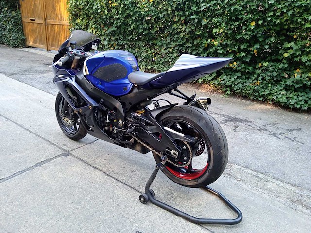 Suzuki - gsx r 1000 - motorfiets - afbeelding 9 van  10