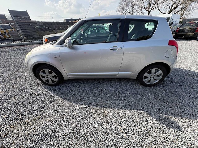 Suzuki - swift - 1.3 exclusive - car - 2009 - afbeelding 10 van  17