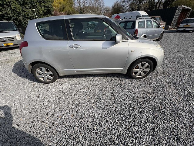 Suzuki - swift - 1.3 exclusive - car - 2009 - afbeelding 14 van  16
