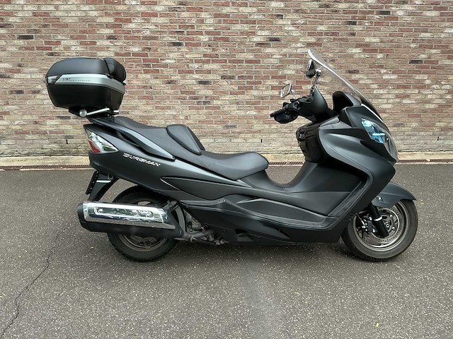 Suzuki burgman 400 motorfiets - afbeelding 1 van  16