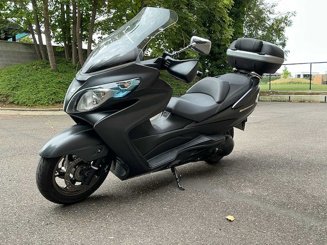 Suzuki burgman 400 motorfiets - afbeelding 12 van  16