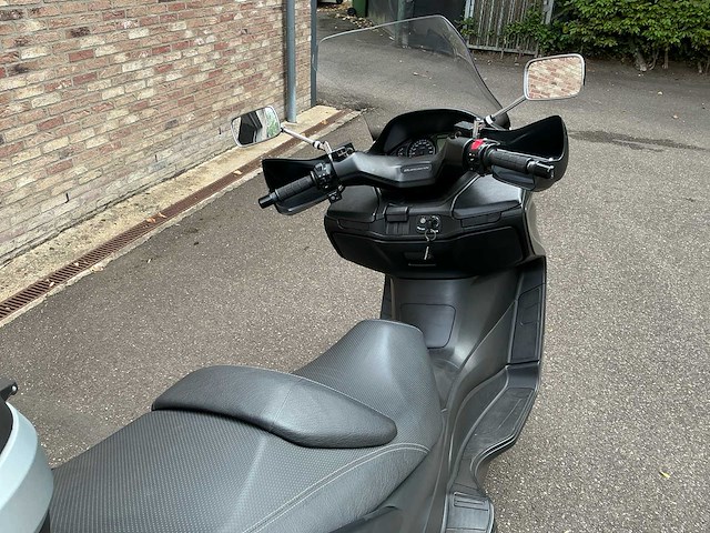 Suzuki burgman 400 motorfiets - afbeelding 13 van  16