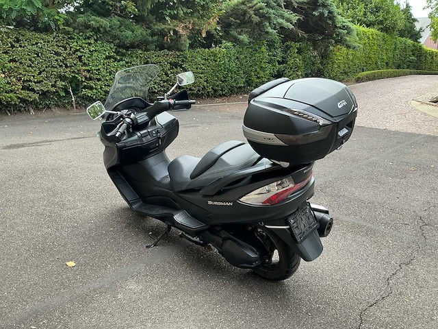 Suzuki burgman 400 motorfiets - afbeelding 14 van  16
