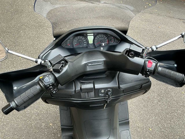 Suzuki burgman 400 motorfiets - afbeelding 15 van  16