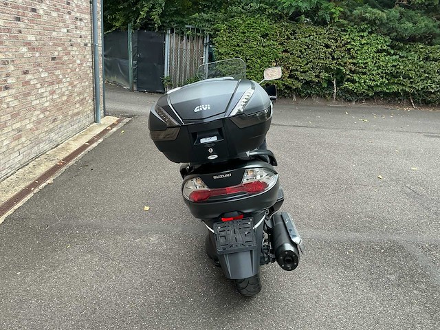 Suzuki burgman 400 motorfiets - afbeelding 16 van  16