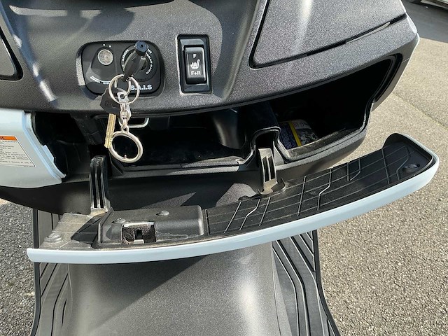 Suzuki burgman 650 motorfiets - afbeelding 9 van  18