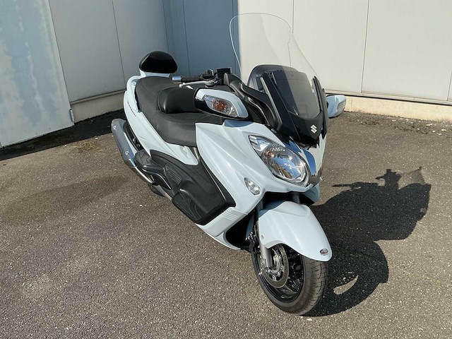 Suzuki burgman 650 motorfiets - afbeelding 16 van  18