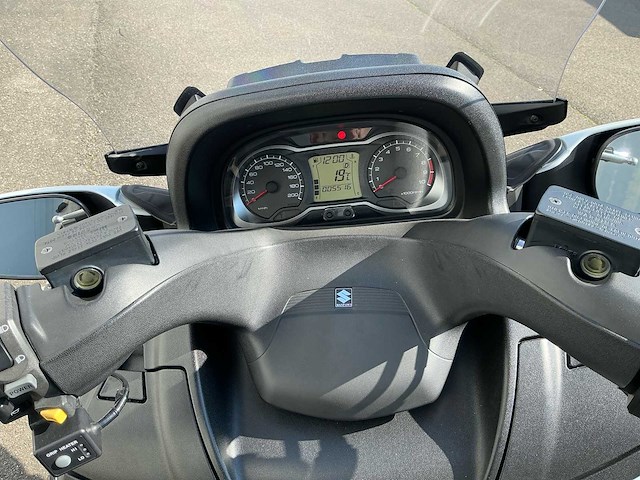 Suzuki burgman 650 motorfiets - afbeelding 3 van  24