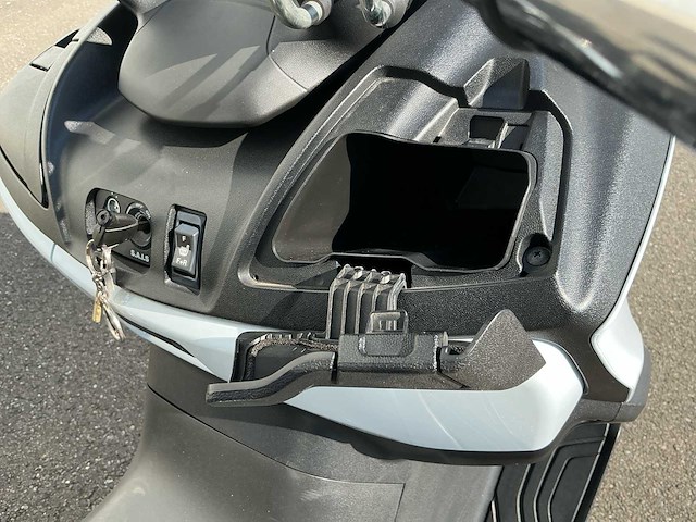 Suzuki burgman 650 motorfiets - afbeelding 8 van  24
