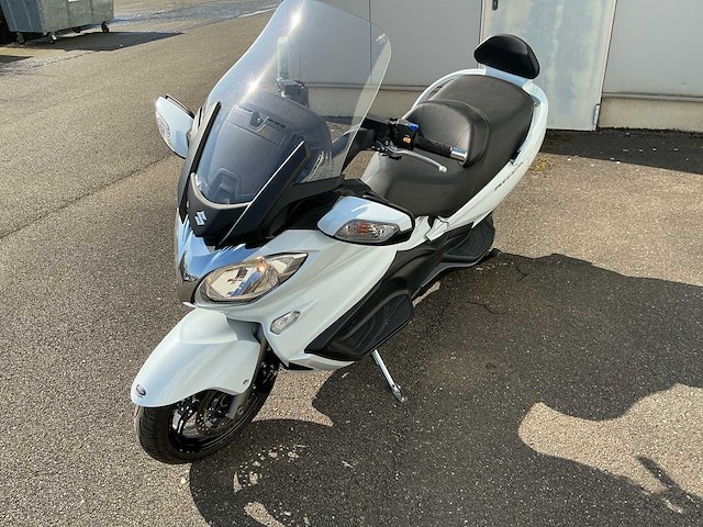 Suzuki burgman 650 motorfiets - afbeelding 1 van  24